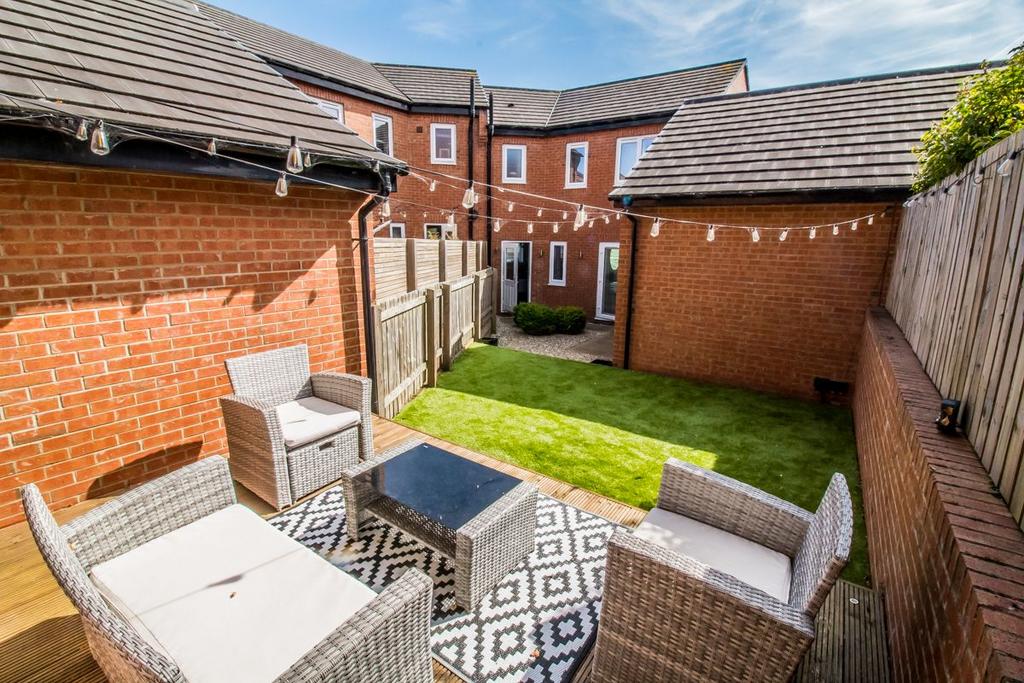 Rear Garden Pic 4.