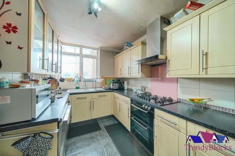 3 bedroom terraced house to rent, Canterbury Close, Dartford DA1