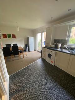 4 bedroom house to rent, McVicars Lane, City Centre DD1