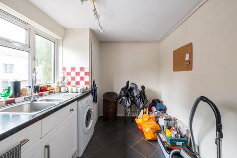 1 bedroom flat to rent, London Road, Taisboro London Road, RH2