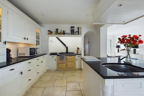 6 bedroom detached house for sale, A Coastal Home With Substantial Airbnb Income