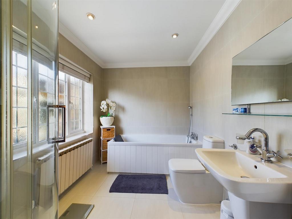 CAM04099 G0-PR0017-STILL029.jpg