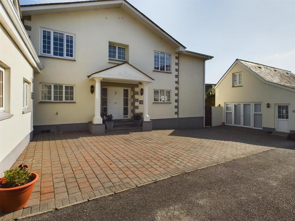 CAM04099 G0-PR0017-STILL002.jpg