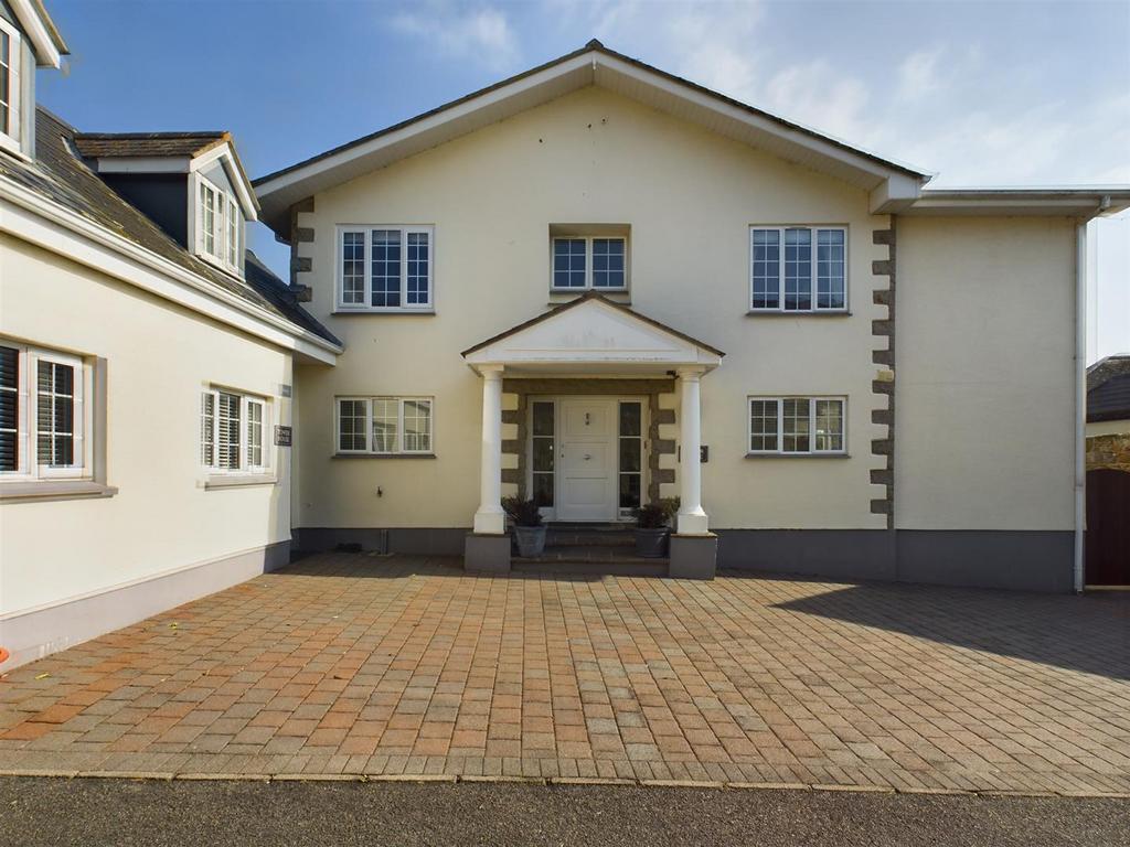 CAM04099 G0-PR0017-STILL003.jpg