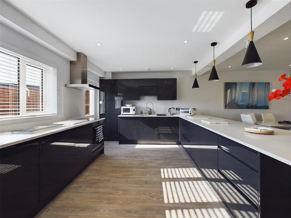 CAM04099 G0-PR0017-STILL008.jpg