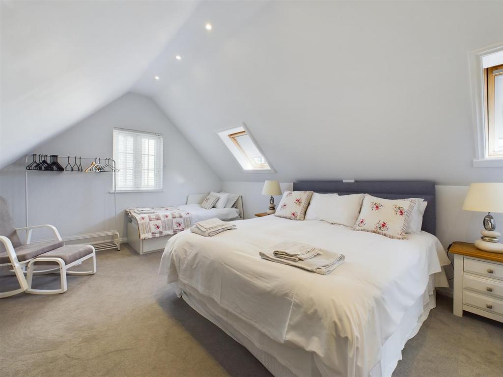 CAM04099 G0-PR0017-STILL009.jpg