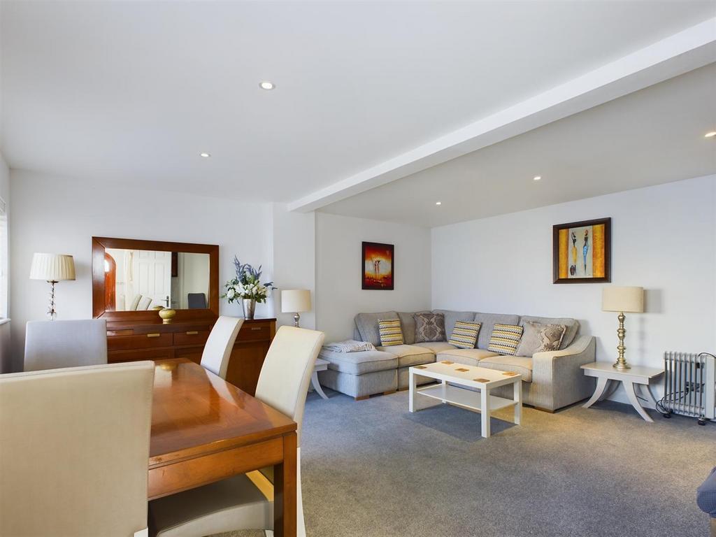 CAM04092 G0-PR0016-STILL003.jpg