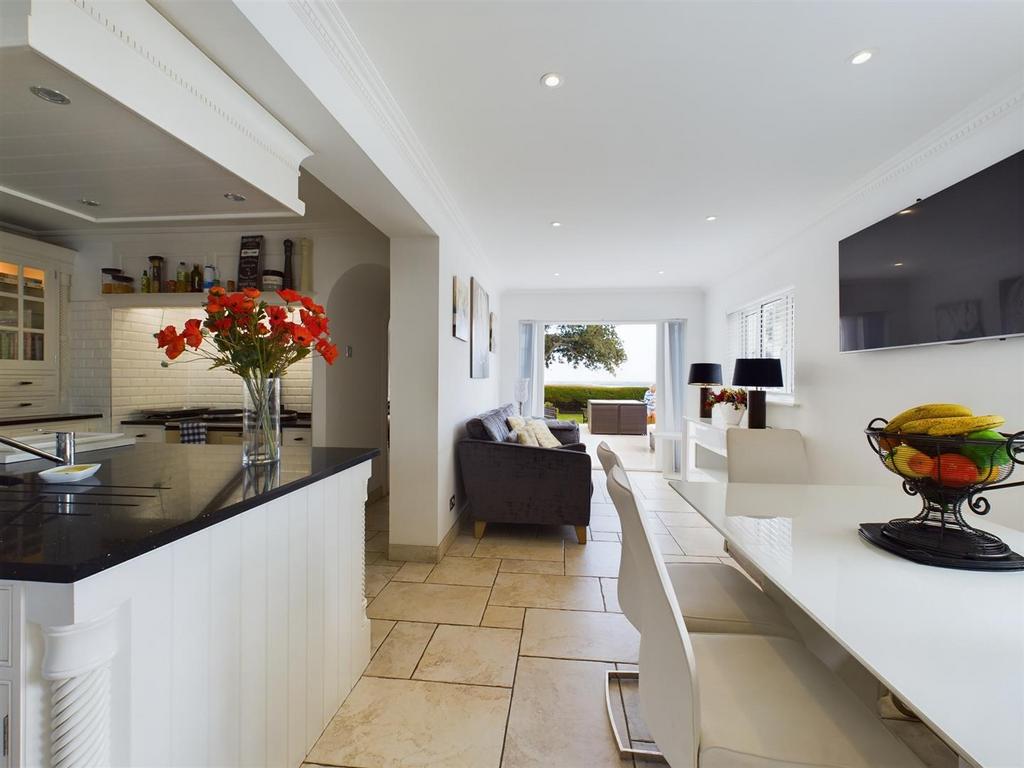 CAM04099 G0-PR0017-STILL016.jpg