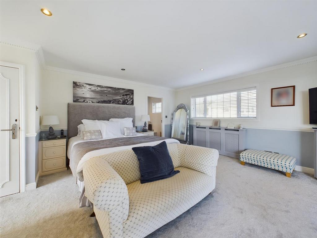 CAM04099 G0-PR0017-STILL025.jpg