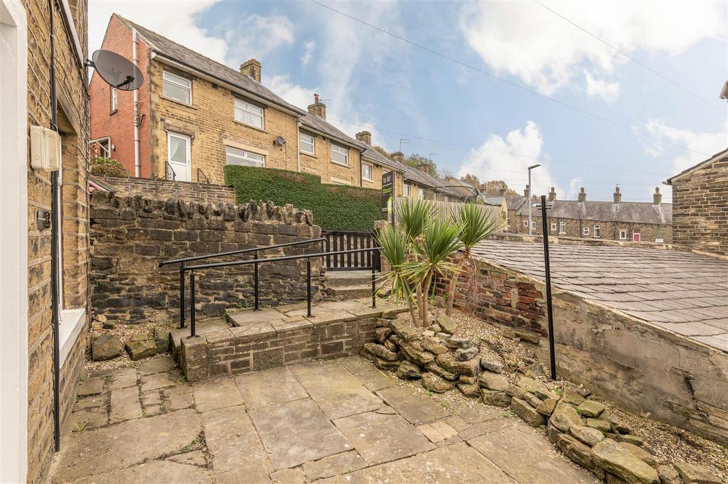 04 - 7 Clay House Lane HX4 8 AW.jpg