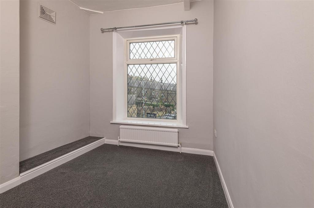 14 - 7 Clay House Lane HX4 8 AW.jpg