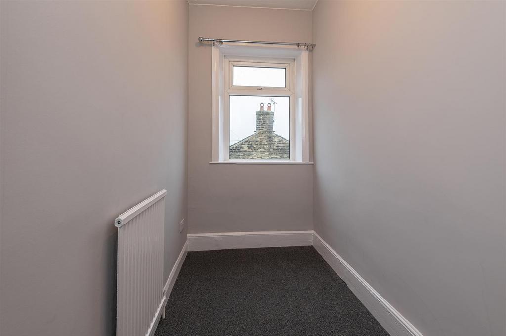 18 - 7 Clay House Lane HX4 8 AW.jpg