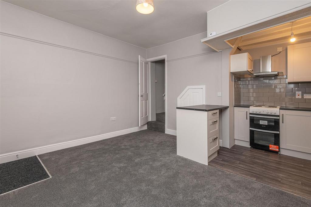 07 - 7 Clay House Lane HX4 8 AW.jpg