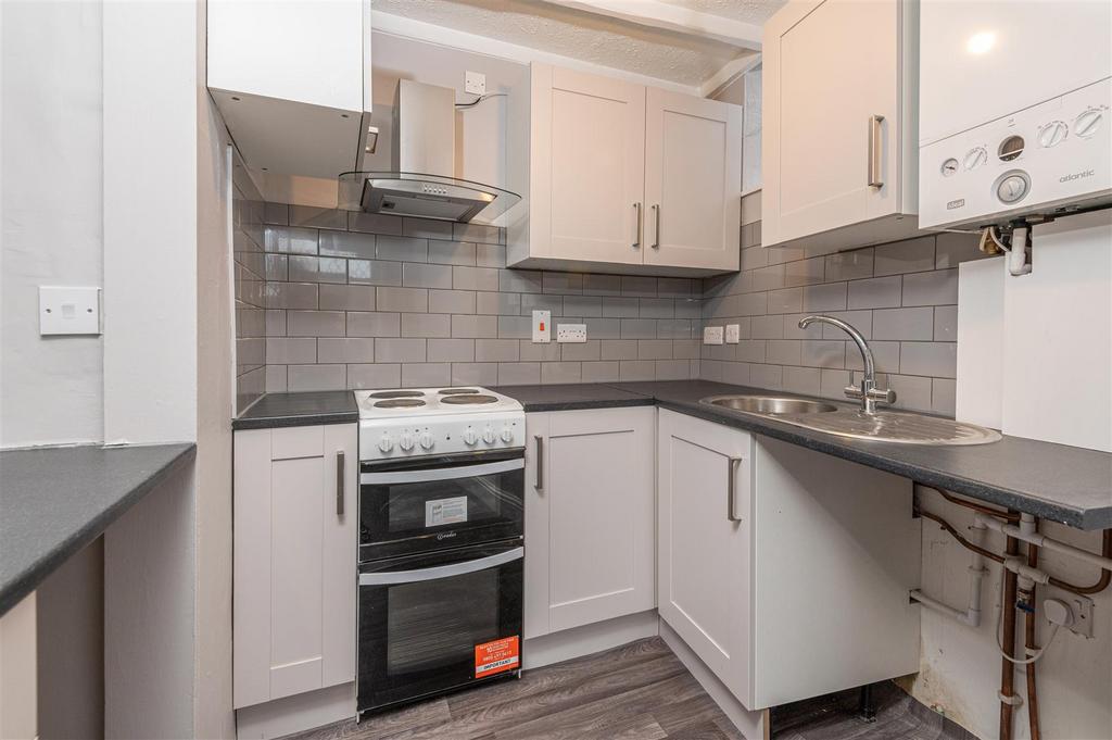 10 - 7 Clay House Lane HX4 8 AW.jpg