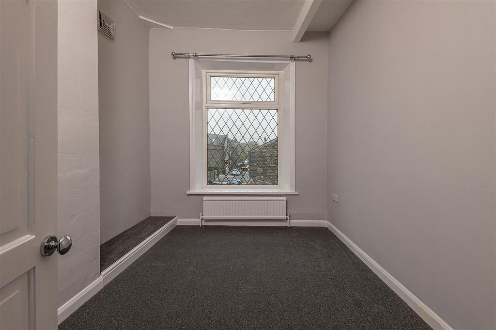 13 - 7 Clay House Lane HX4 8 AW.jpg