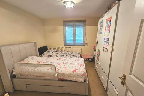 2 bedroom flat for sale, Kensington Court, Grenville Place, Mill Hill, NW7