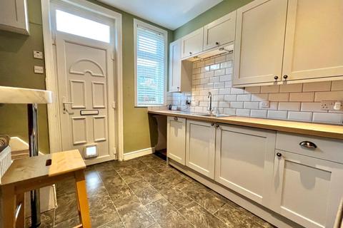 2 bedroom terraced house to rent, Back Lane, Horsforth, LS18