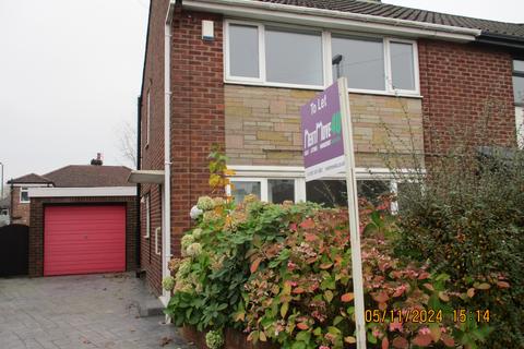 3 bedroom semi-detached house to rent, Gilda Road, Worsley M28