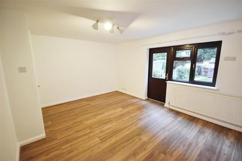 3 bedroom terraced house to rent, Snowy Fielder Waye, Isleworth