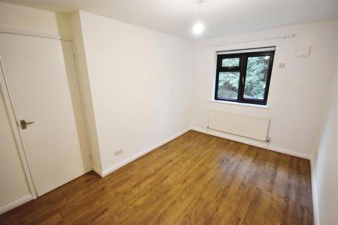 3 bedroom terraced house to rent, Snowy Fielder Waye, Isleworth