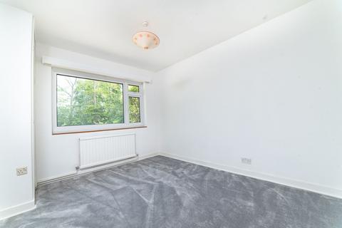 3 bedroom detached bungalow to rent, Fairmile Park Copse, Cobham, KT11