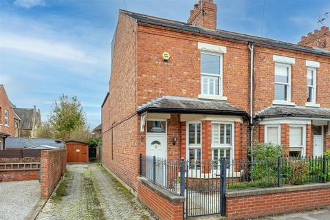 4 bedroom end of terrace house for sale, First Avenue, York, YO31 7YQ