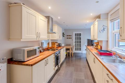 4 bedroom end of terrace house for sale, First Avenue, York, YO31 7YQ