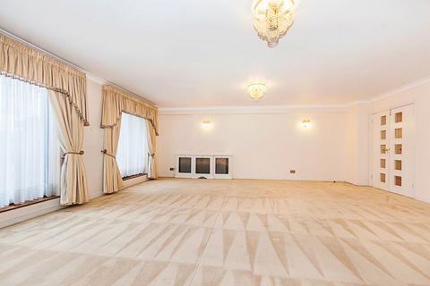 3 bedroom flat to rent, Stuart House, Windsor Way, Brook Green, W14