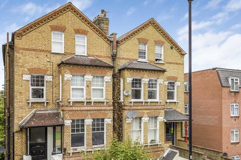 2 bedroom flat to rent, Knollys Road, London SW16