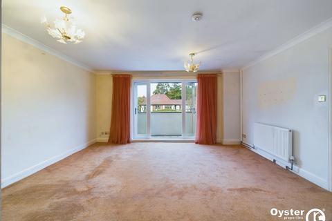 2 bedroom flat for sale, Holden Road, Tudor Lodge, N12