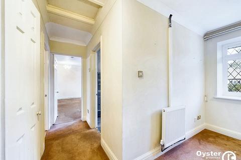 2 bedroom flat for sale, Holden Road, Tudor Lodge, N12