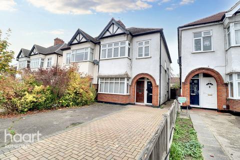 2 bedroom maisonette for sale, Brentwood Road, Romford