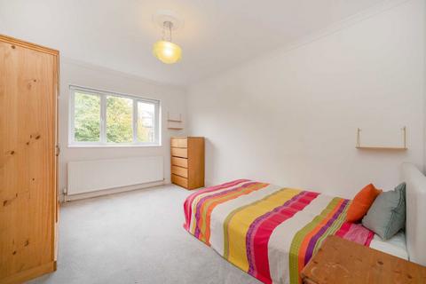 2 bedroom flat to rent, Callcott Road, London NW6