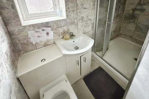 1 bedroom in a house share to rent, 7 Hillside Avenue, Wembley, HA9