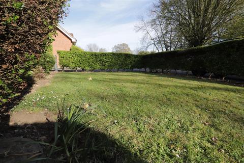 Flat 1, Trienna Court Wendover Gardens, Brentwood, CM13 2HD
