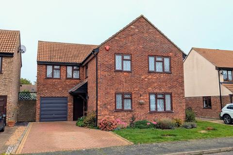 4 bedroom detached house for sale, Neasden Avenue, Clacton-on-Sea