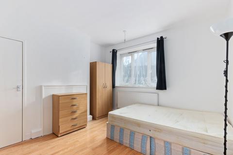 3 bedroom ground floor flat to rent, SW18 4UN