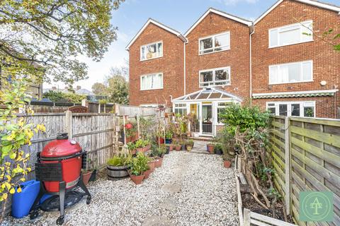 Linden Way, Souhtgate, N14
