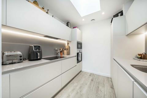 1 bedroom flat for sale, Woods Road, London SE15