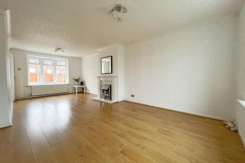 3 bedroom terraced house to rent, Chippenham Road, Nottingham NG5