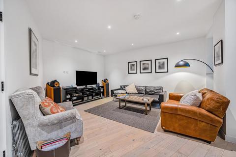 3 bedroom flat for sale, Balham High Road, Balham