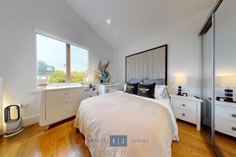 2 bedroom penthouse for sale, 32 Palmerston Road, Buckhurst Hill IG9