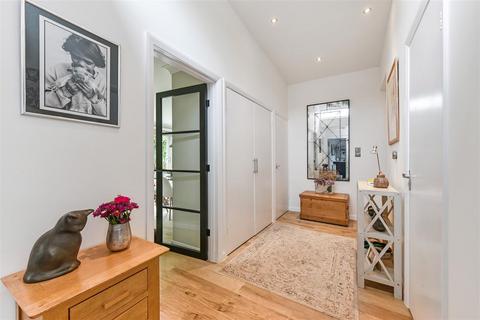 3 Birch Close, Arundel, BN18 9HN