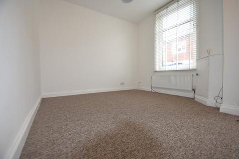 2 bedroom terraced house to rent, Cuthbert Road, Hampshire PO1