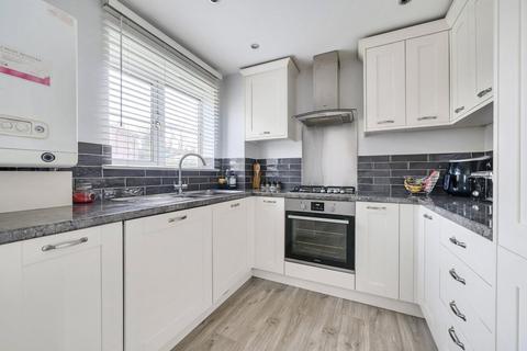 2 bedroom apartment to rent, Alice Close, New Barnet, Barnet, EN5