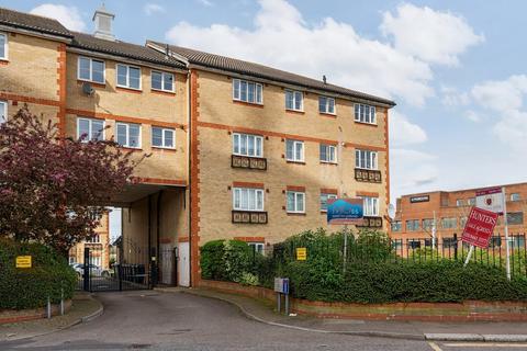 2 bedroom apartment to rent, Alice Close, New Barnet, Barnet, EN5