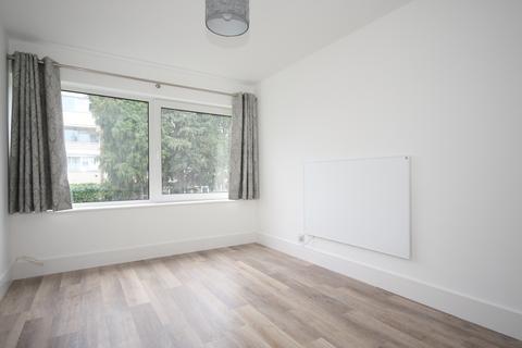 1 bedroom flat to rent, Woking GU22