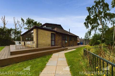 4 bedroom detached bungalow for sale, Highfield Road, Askern