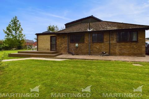 4 bedroom detached bungalow for sale, Highfield Road, Askern