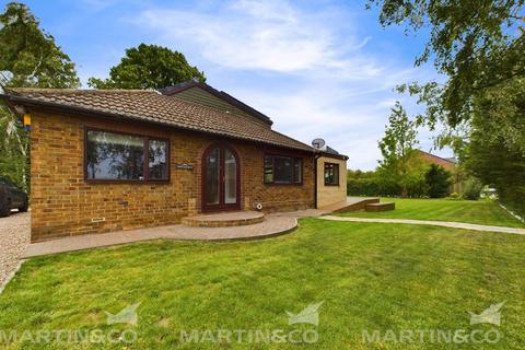 4 bedroom detached bungalow for sale, Highfield Road, Askern